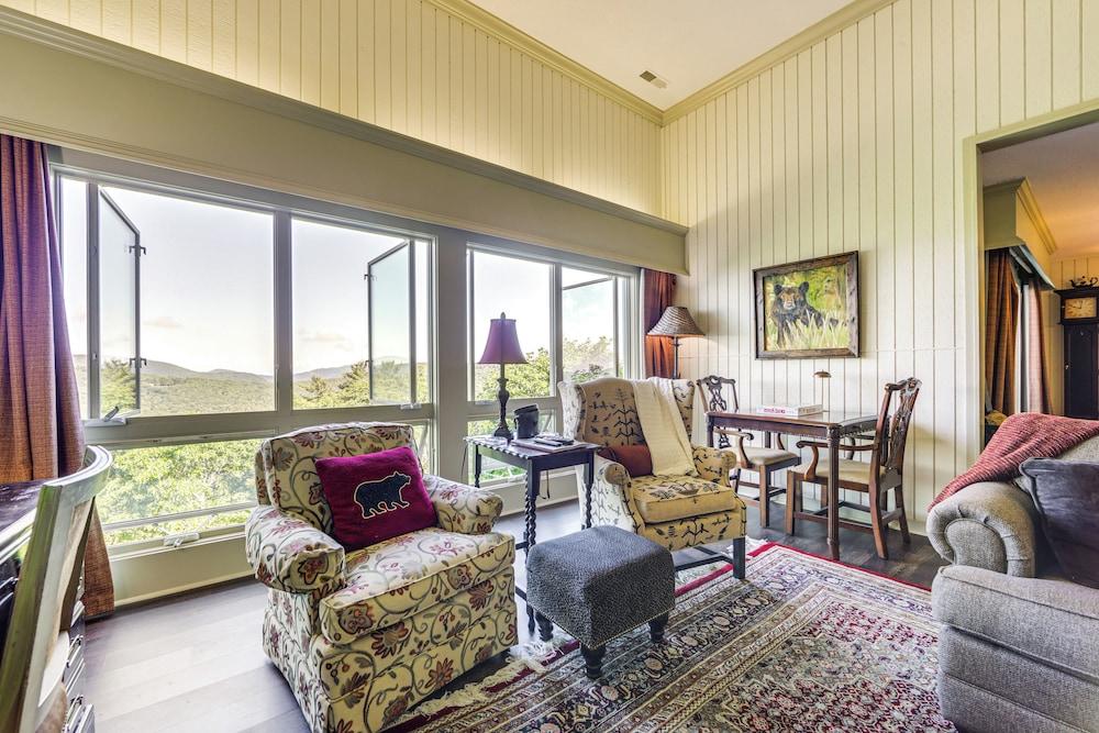 Breathtaking Highlands Condo w/ Mountain View