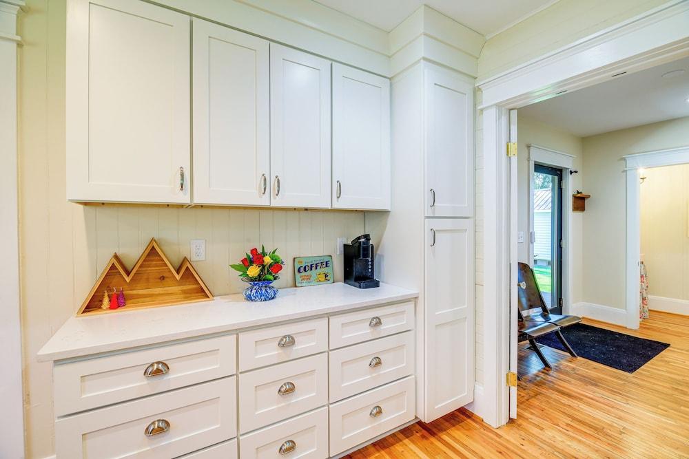 Stunning Damascus Vacation Rental w/ Fire Pit!