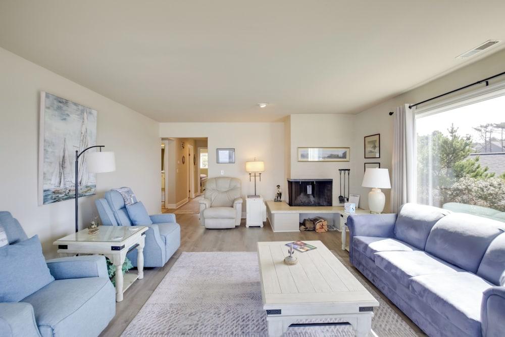 Oceanfront Oregon Retreat - Pool, Sauna & Patio!