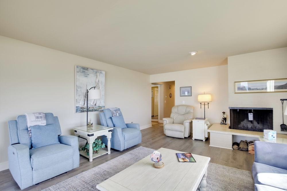 Oceanfront Oregon Retreat - Pool, Sauna & Patio!