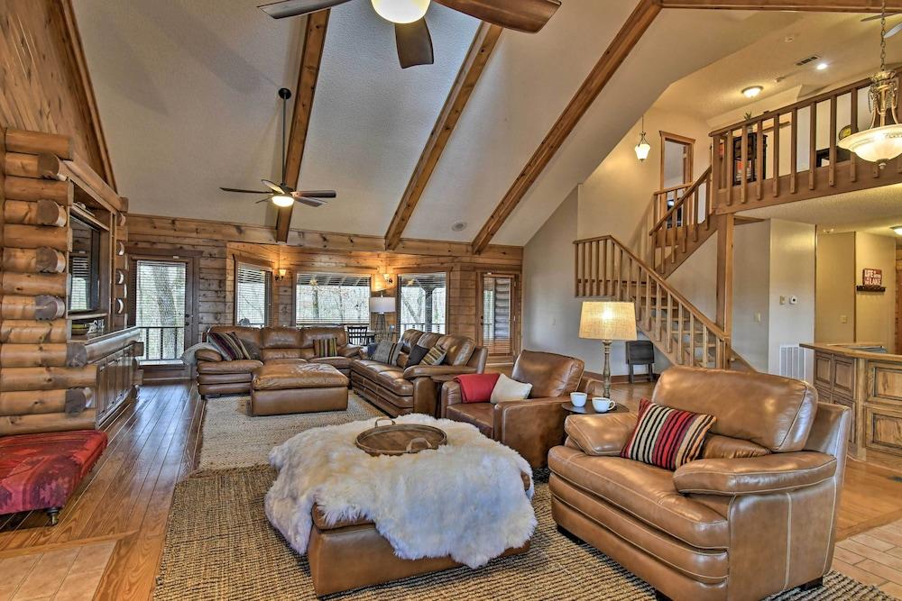 Hot Tub, Grill: Hilltop Log Cabin in Hot Springs!