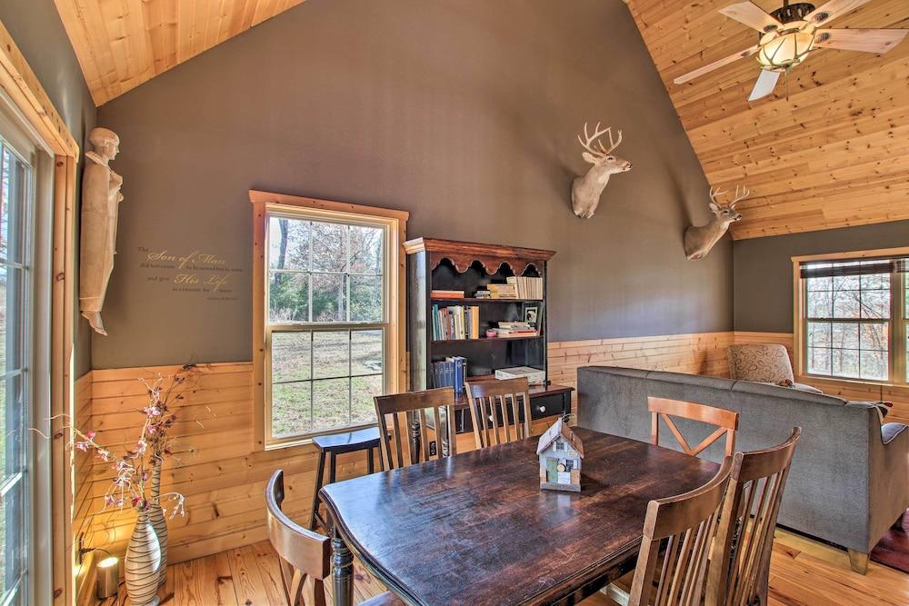 Close to Vineyards: Updated New Haven Retreat!