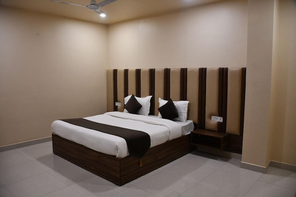 Hotel Vibharaj Palace