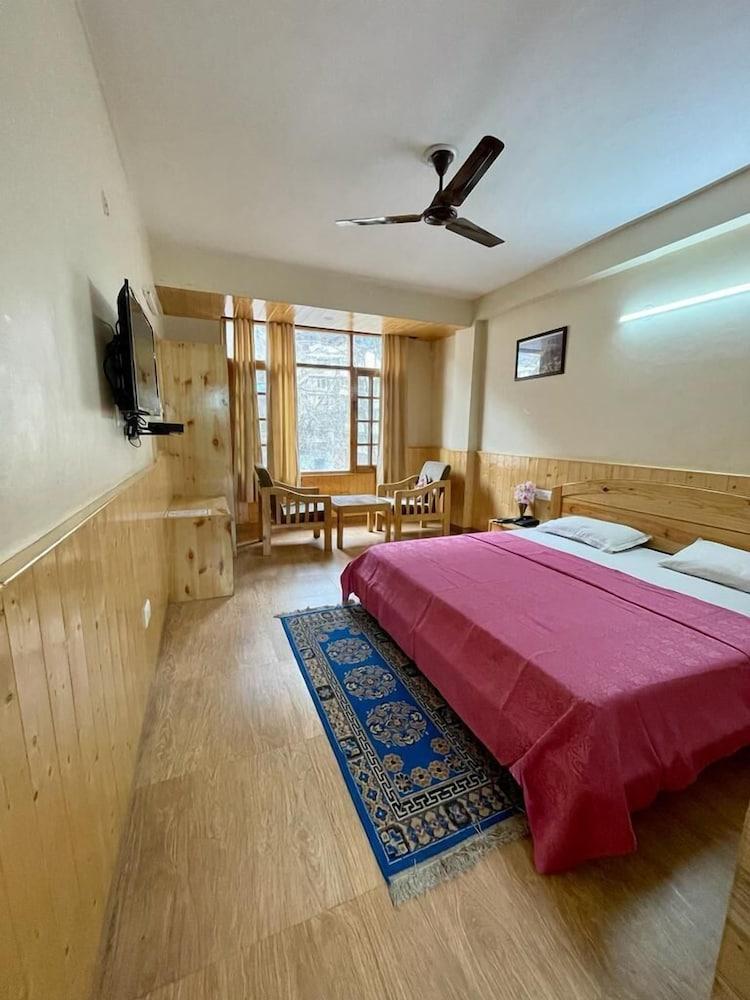 Amar Villa Manali