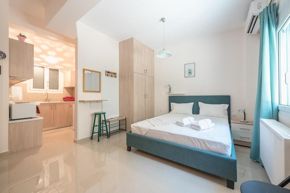 Cozy Acropolis Studio by Cloudkeys