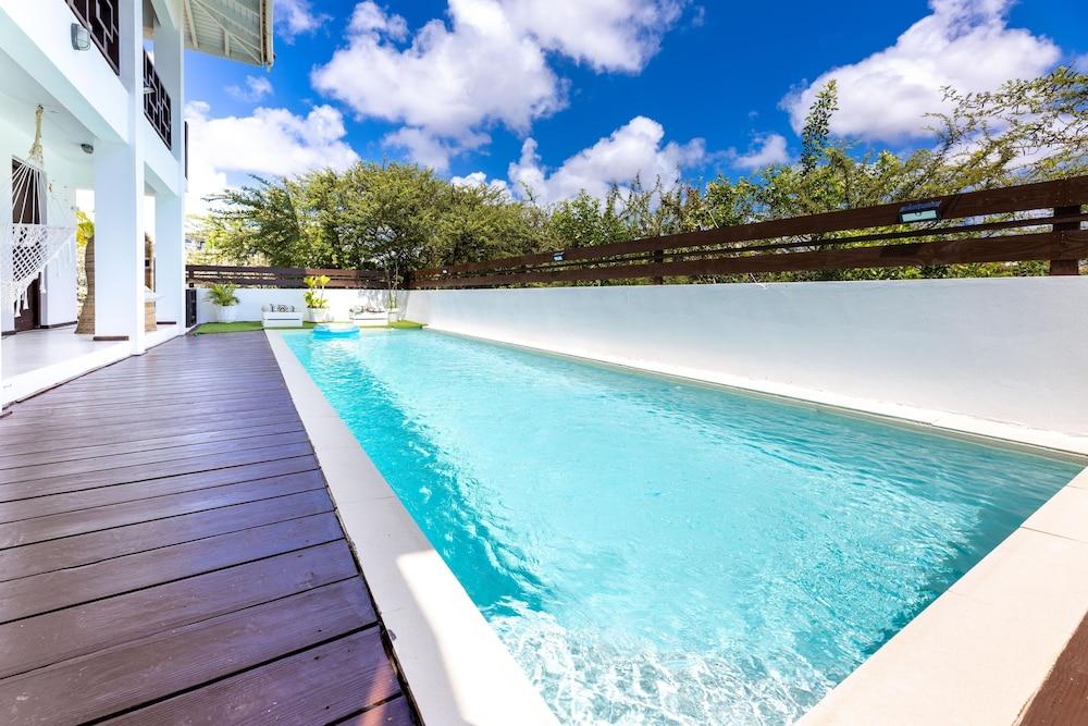 Room in B&B - Grace Stay - Beautiful Spacious Room in Villa mi Cuna With Swimming Pool