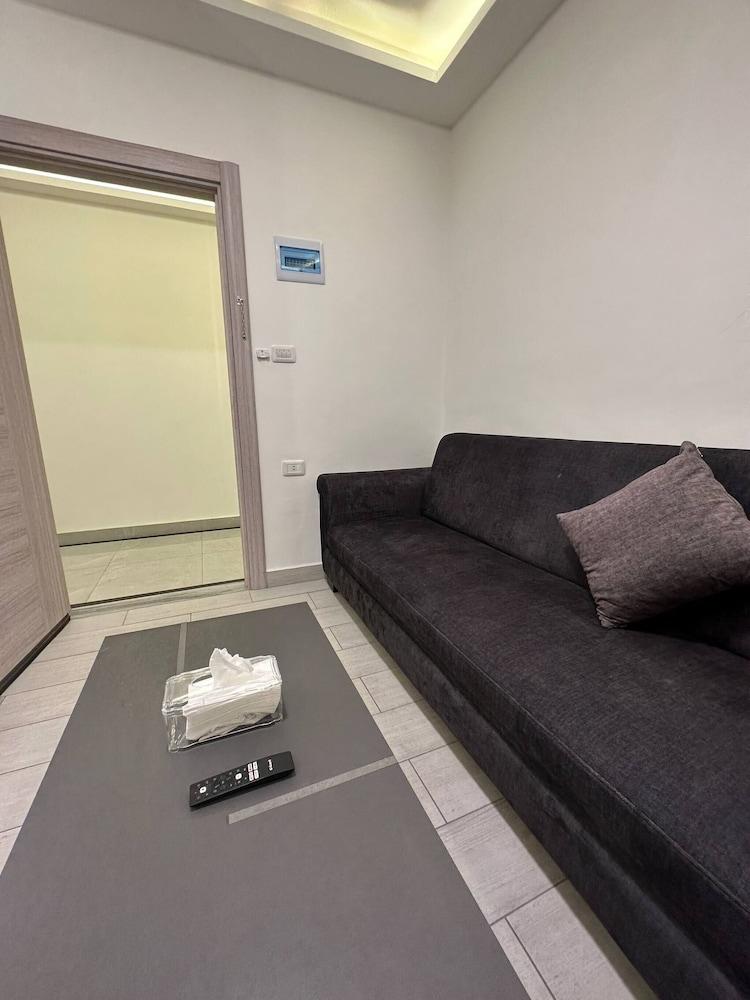 Luxury Room 03 Near Downtown