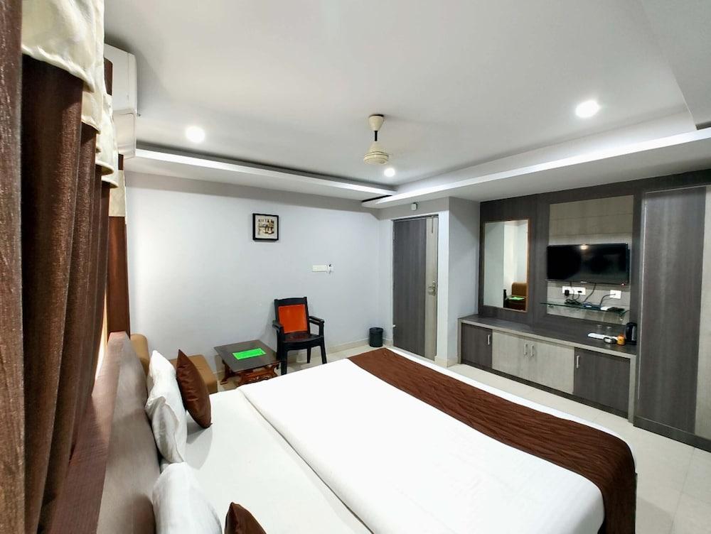 Goroomgo Hotel Shivangi Puri