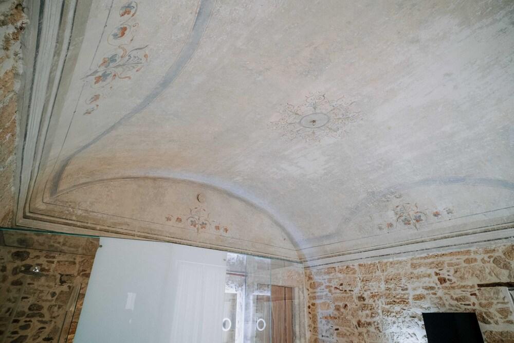 Ambrosia-Timeless Hosting