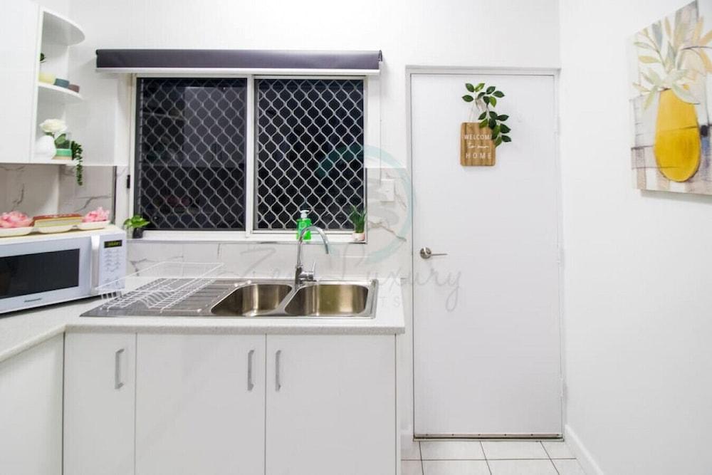 ZEN GARDEN - 2 BR Cozy Modern Design Apt