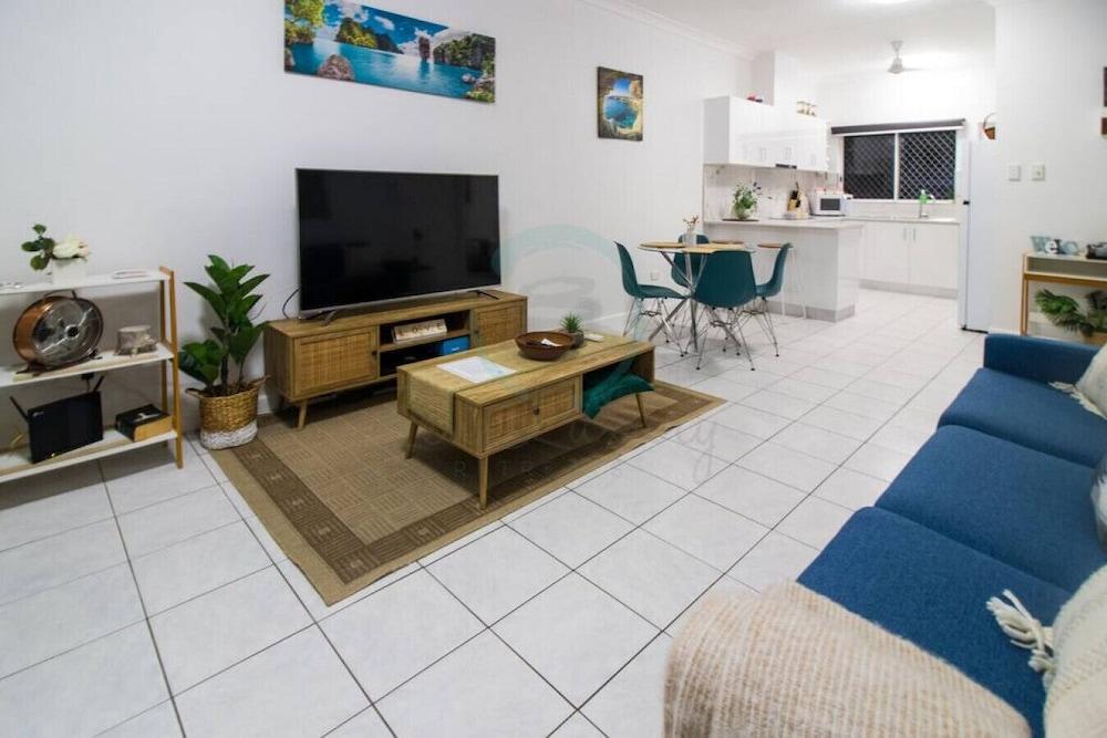 ZEN GARDEN - 2 BR Cozy Modern Design Apt