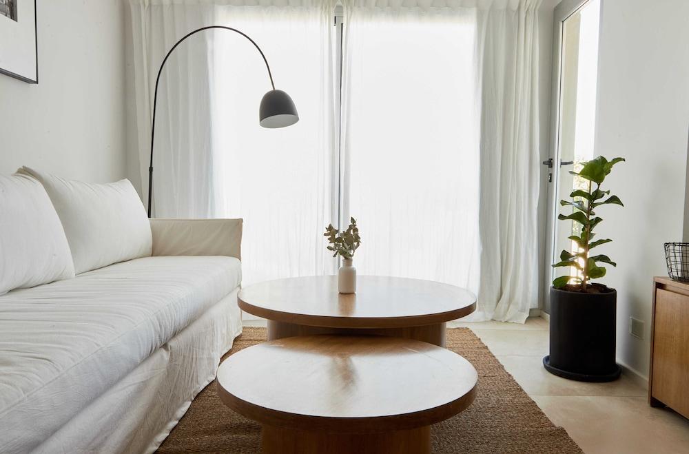 Hestia at Gorriti 4500