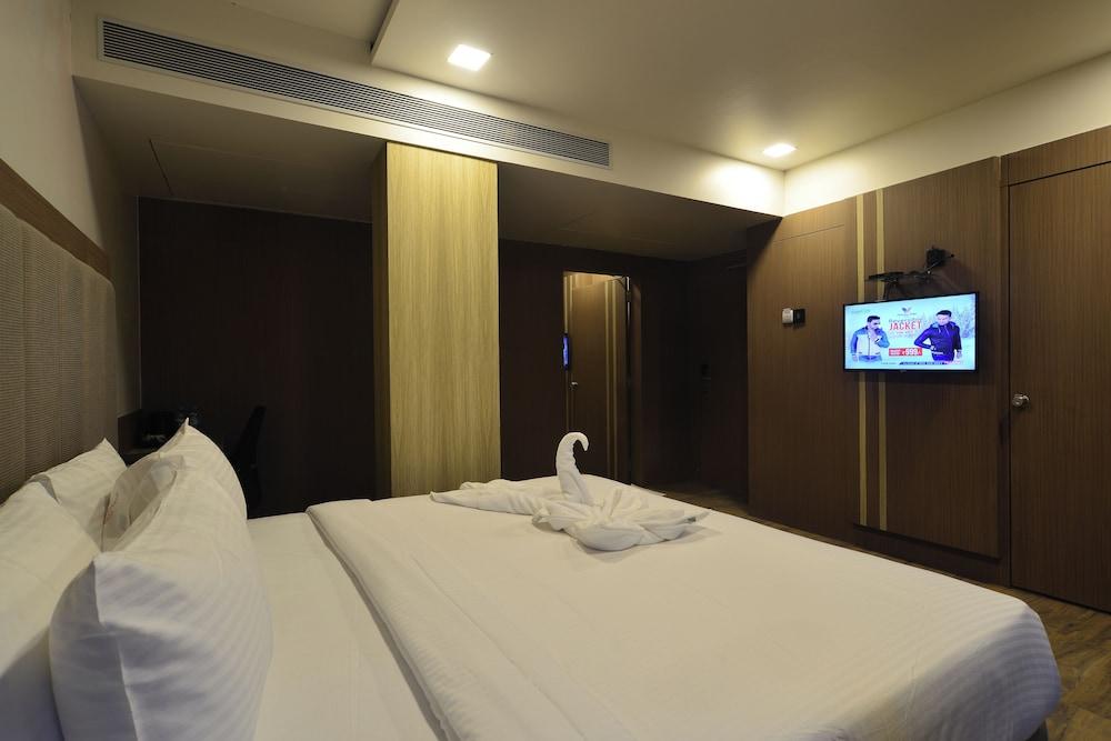 Hotel Jhankar Palace