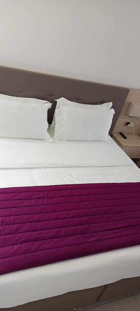 Platinum Cocotiers Hotel