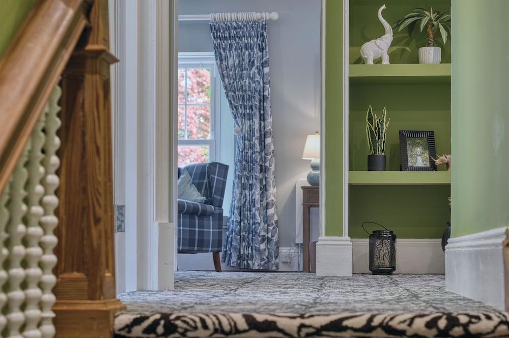 Hill House Country Estate - Princes Gate