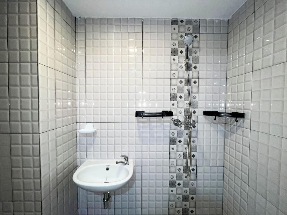 Modern Look Studio At De Prima Apartment