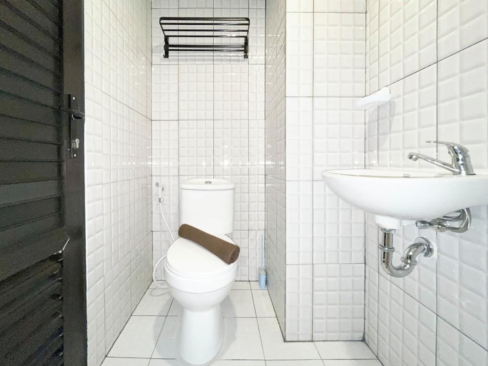 Modern Look Studio At De Prima Apartment