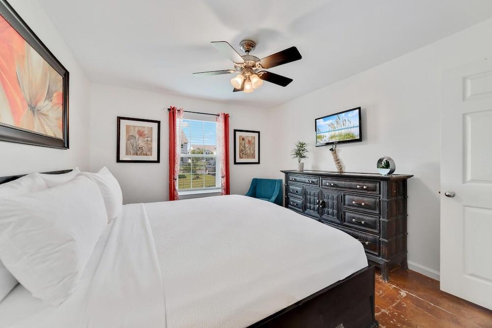 3br/2ba Full Condo w/ Pool & Gym, Sleeps 7