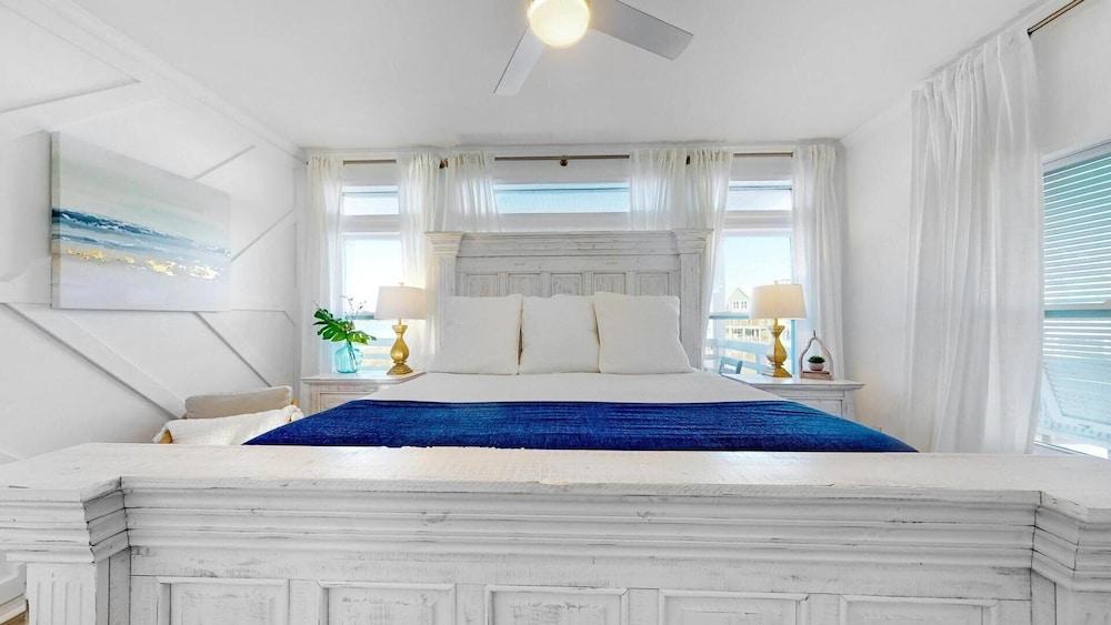 Fantastic Lagoon Views, Steps to the Beach