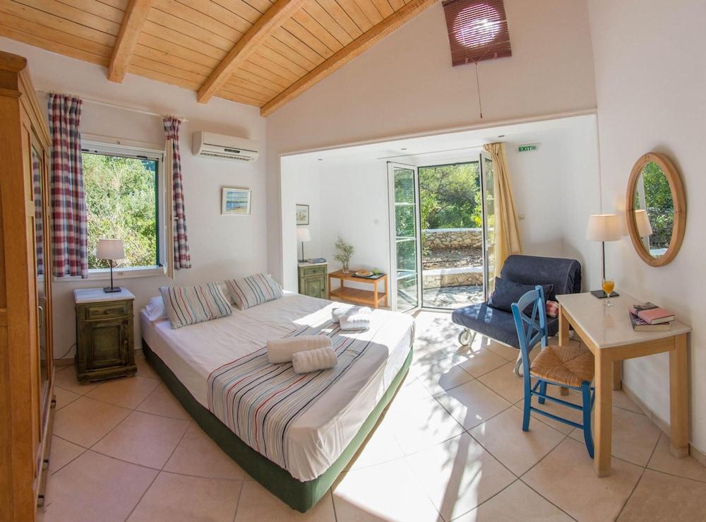 Villa Daphne - Agios Nikitas Villas