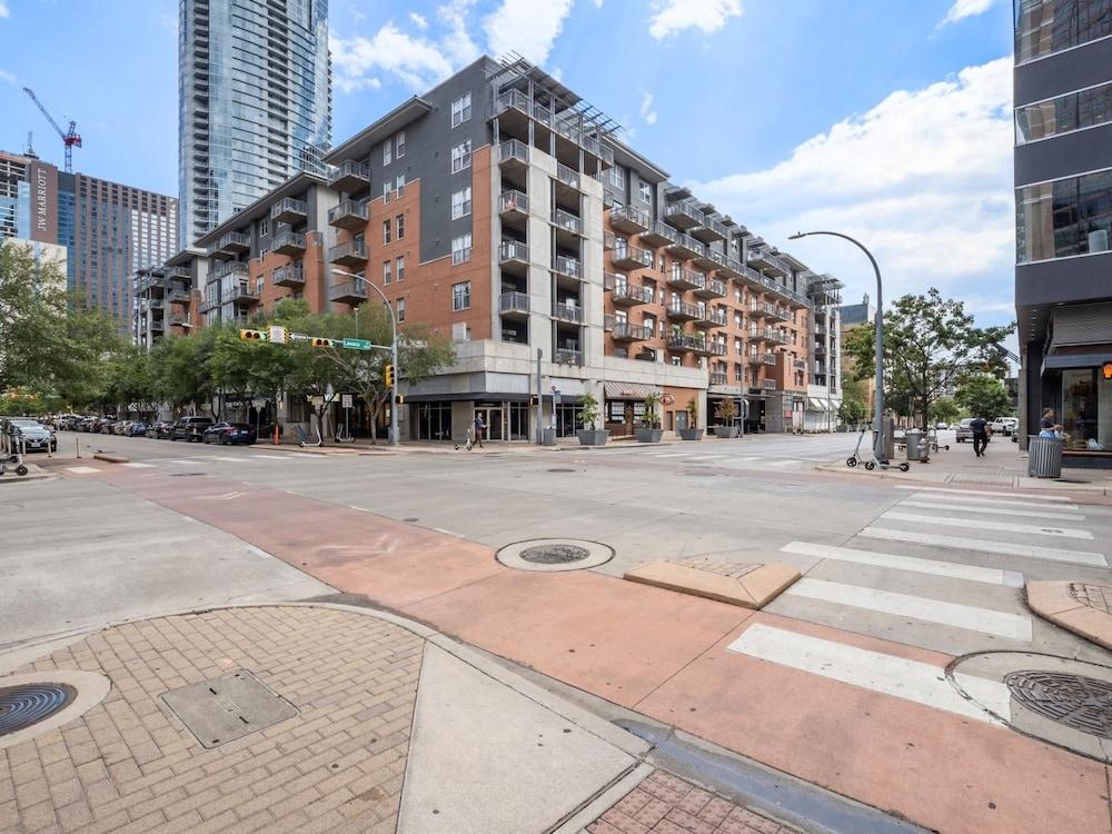 Austin The Ultimate 1BD 1BA Downtown Apartment
