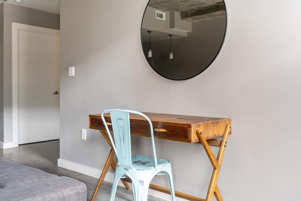 Austin Remarkable 1BD 1BA Downtown Apartment