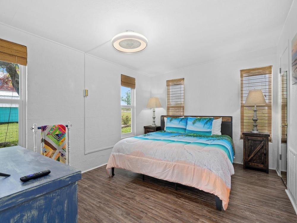 Little Cove Resort by Miss Kitty’s