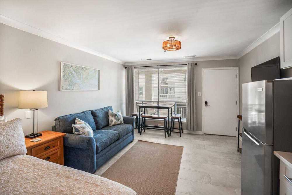 Studio Near Pools, Beach and Golf, With Complimentary Resort Pass