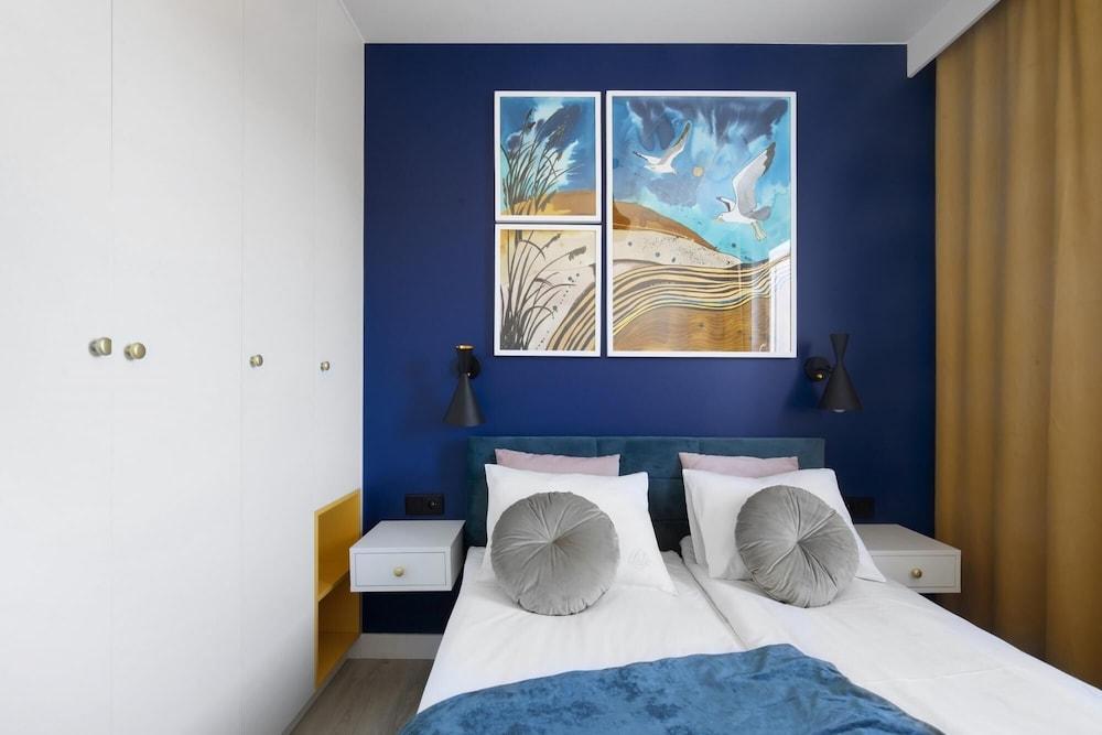 Elite Apartments Verde 10 Minutes Walk From the Beach Balcony Seaside