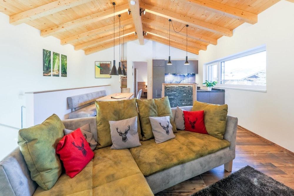 Aurora Mountain Chalet