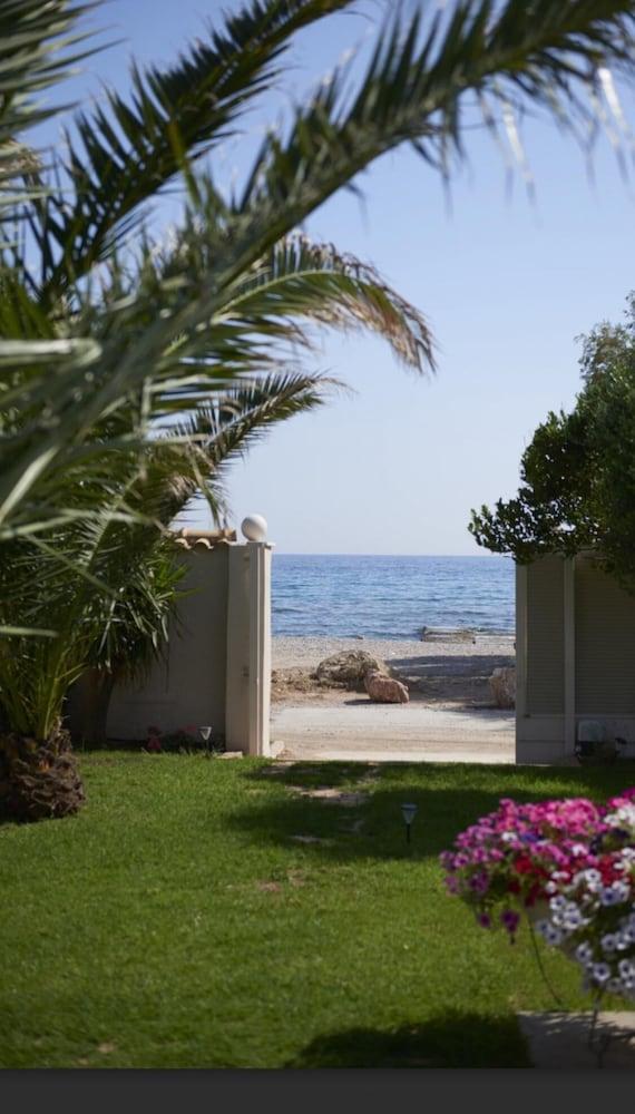 Luxury 4 Bdrm Villa With Pvt Pool on the Beach