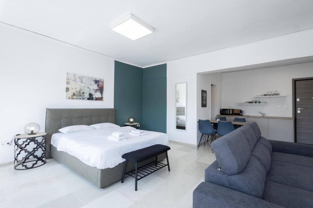 Hip And Fun in Athens Apt B