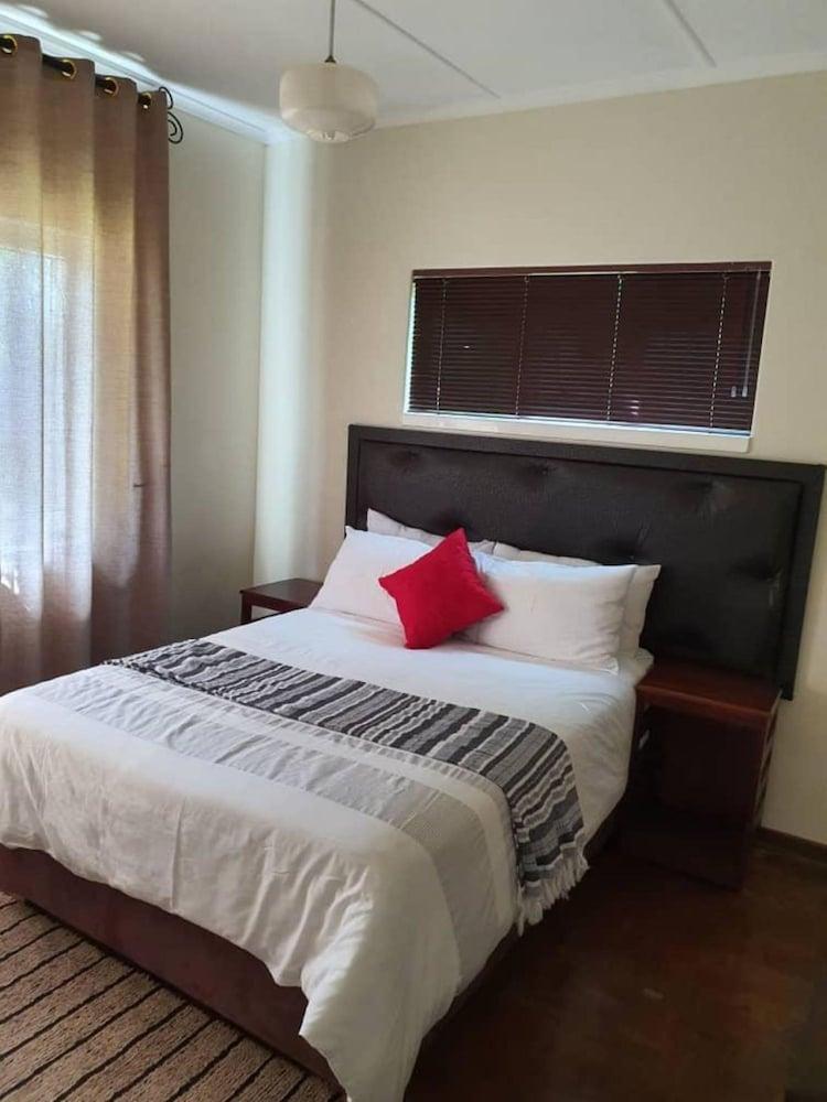 Immaculate 3 Bedroomed Guesthouse in Ilanda - 2041