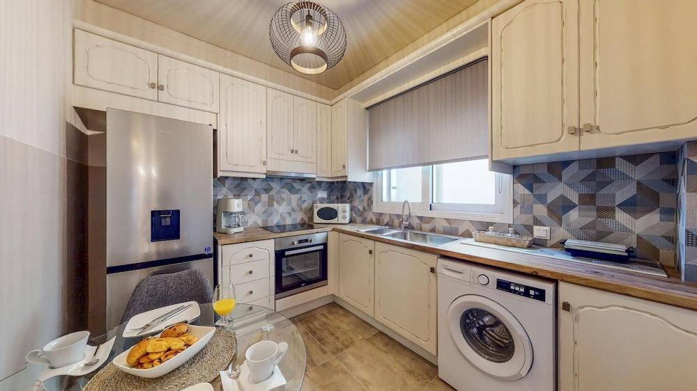 Motley Elegant Apartment by Estia