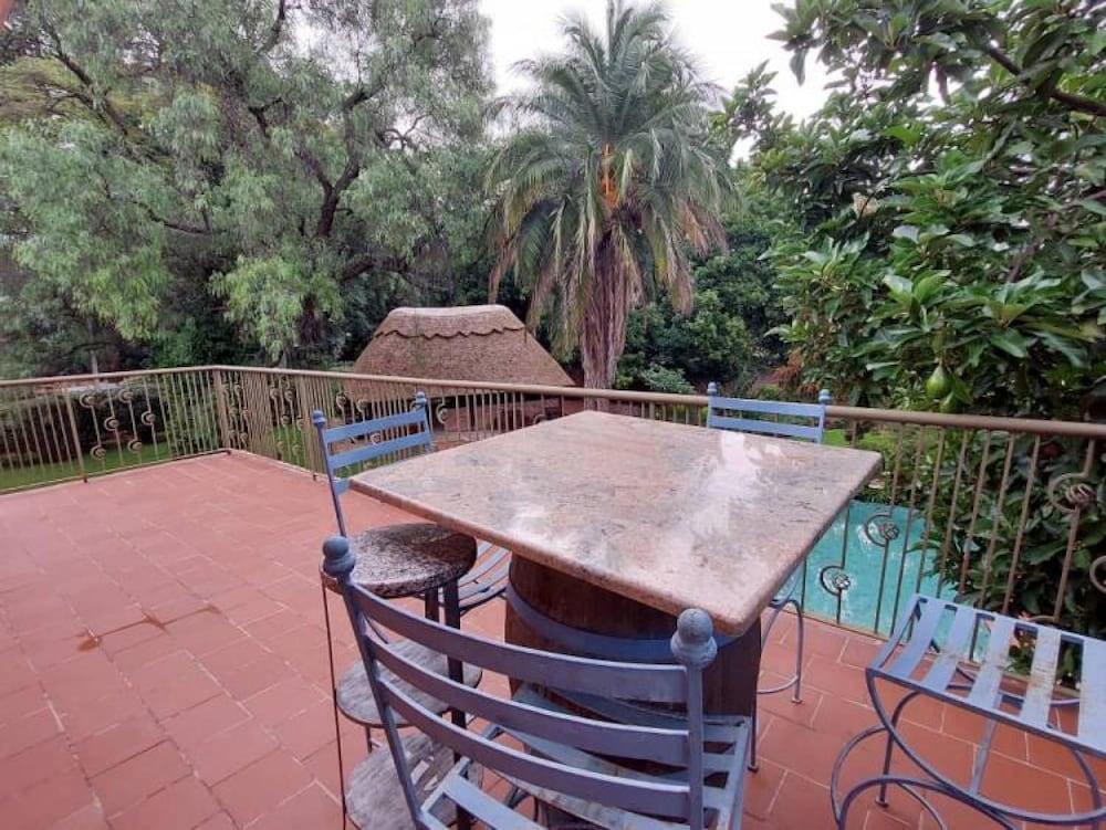 Modern House With Pool in Mount Pleasant - 2063