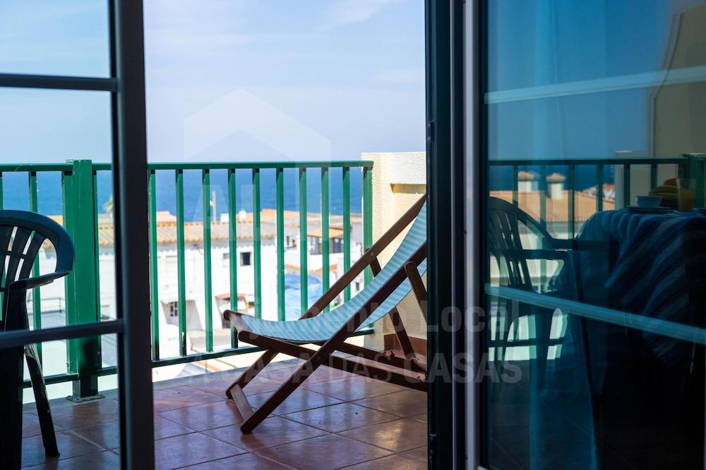 Sunset Apartment by Acasadascasas