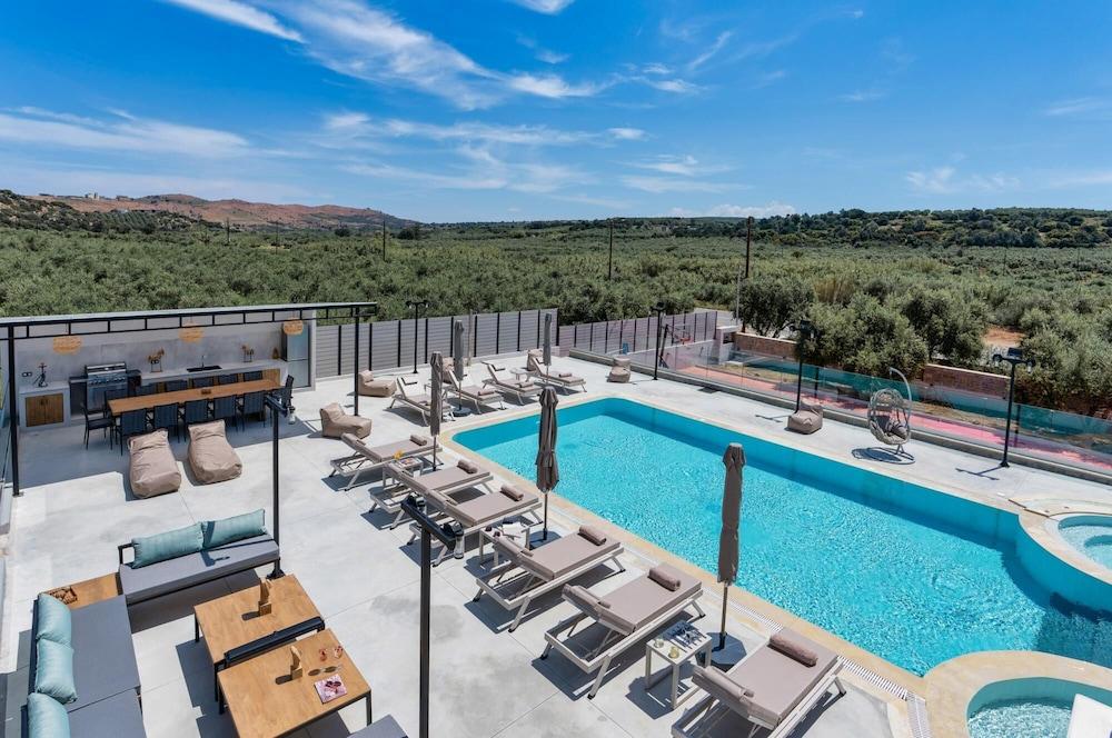 Luxurious Villa Mare - With 150m Pool