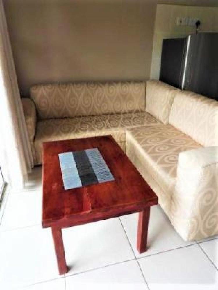 2 Bed Apartment With En-suite Kitchenette - 2064