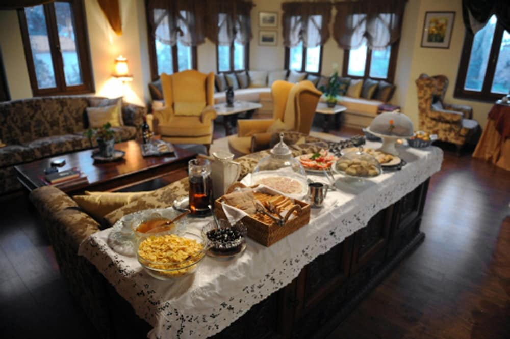 Archontiko Polyzos 11 Manolia