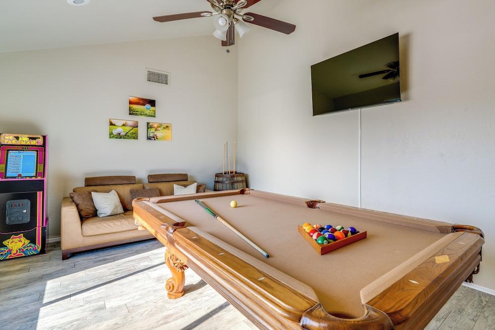 Pool, Putting Green & Games: Chandler Home!