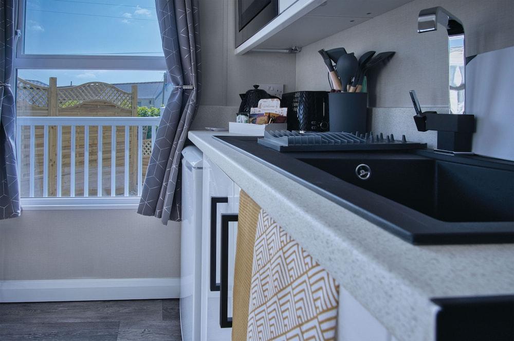 The Studio - 1 Bedroom Cabin - Amroth