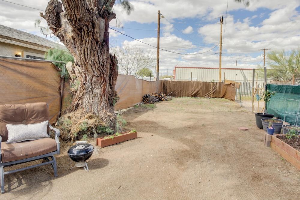 Tucson Studio w/ Private Backyard - Great Location