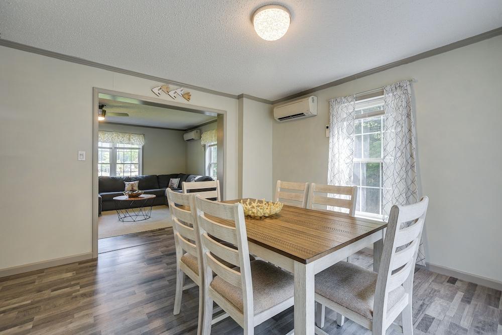 Group-friendly Myrtle Beach House w/ Deck