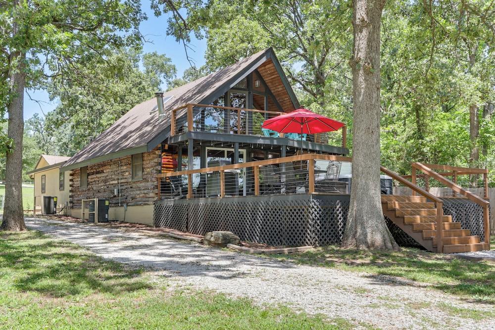 Furnished Deck + Lake Access: Fairland Log Cabin