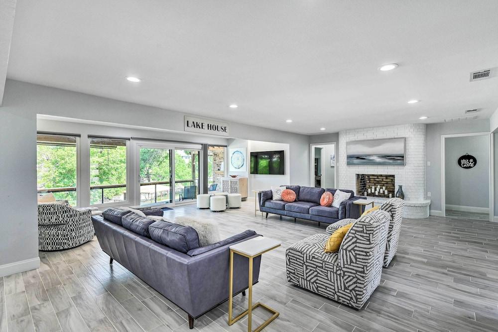 Luxury Granbury Home w/ Private Boat Dock!