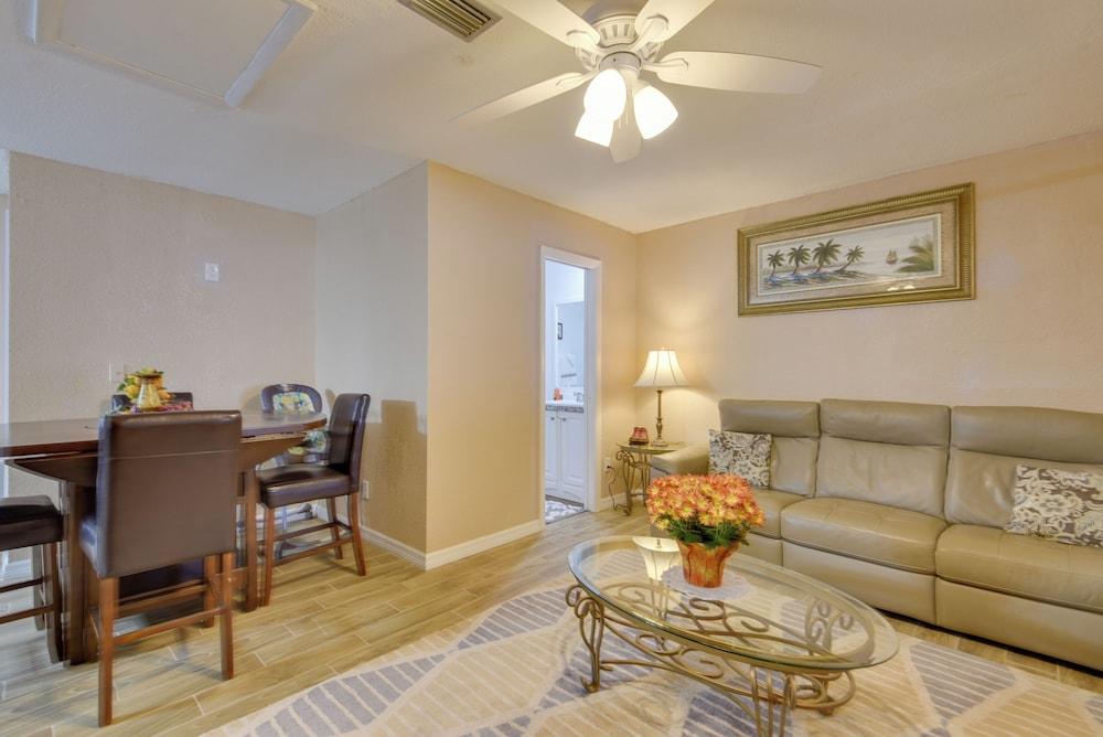 10 Mi to Coquina Beach: Spacious Bradenton Duplex