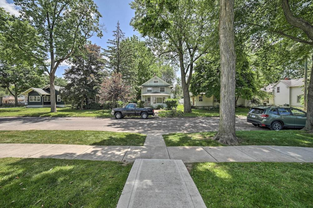 Spacious Fort Wayne Condo w/ Porch + Storage!