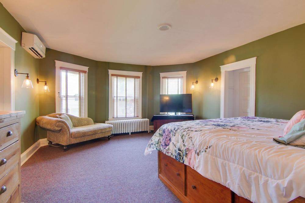 1915 Historic Cambridge Property w/ Fire Pit!