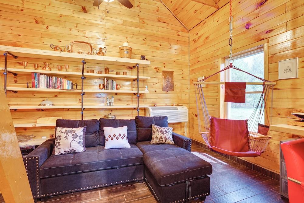 Cozy Upstate New York Getaway w/ Fire Pit!