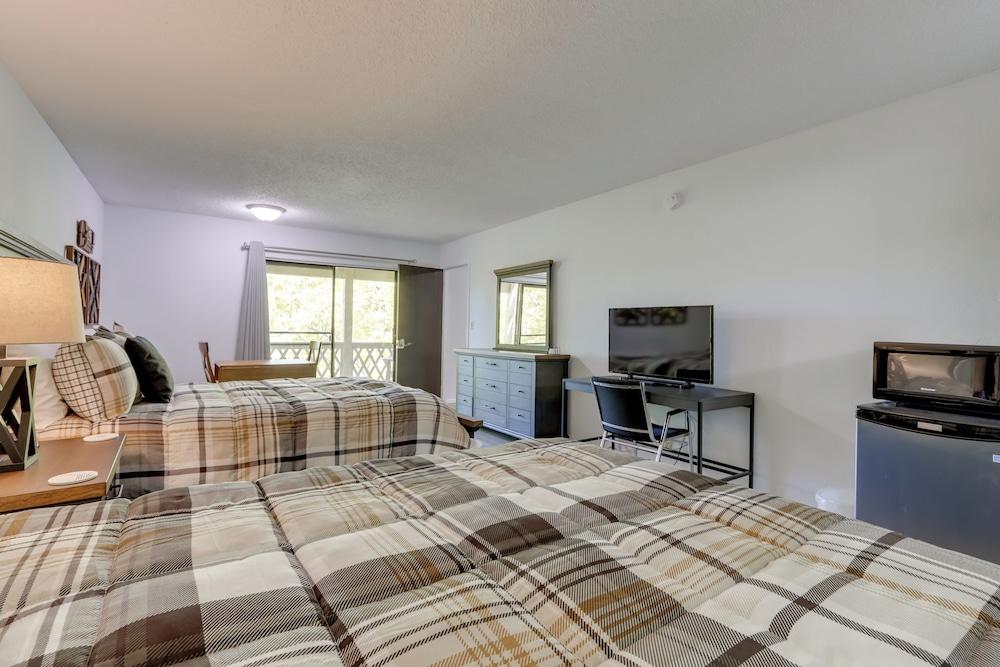 Osage Beach Vacation Rental w/ Deck & Grill